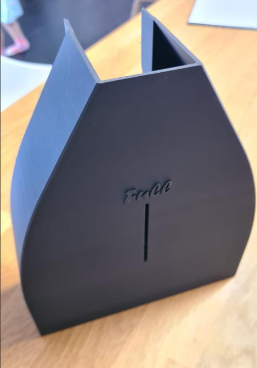 MPB1-z³D Magnetic Poop bucket, xl capacity, slim profile.