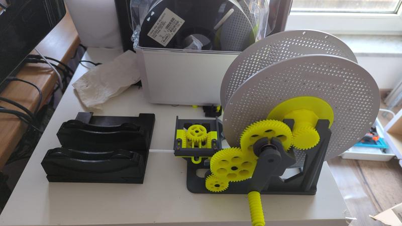 Bambu Lab P1 / X1 / X1C / X1CC Filament Spool Switcher & Winder if you use AMS