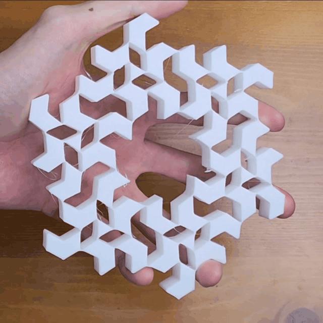 Flexible geometric toy 3