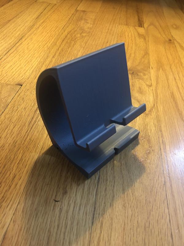iPhone Stand (cable routing)