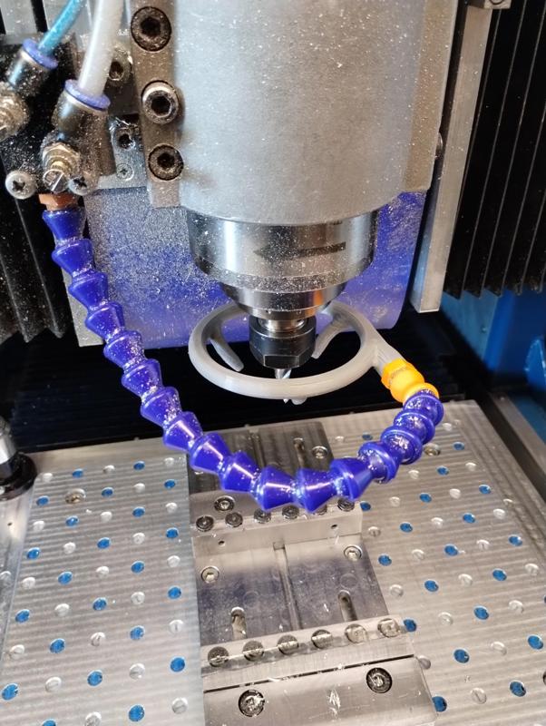 Multi directional coolant nozzle