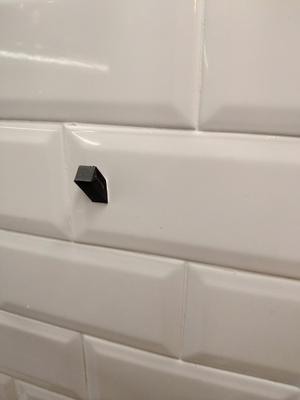 Minimalist hook (to glue)