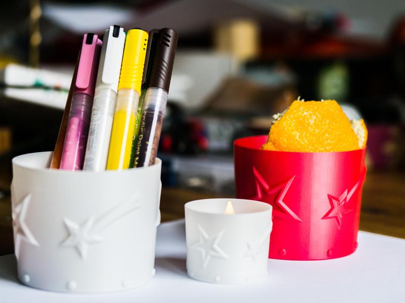 Christmas Vase Paintable and with chimney effect!