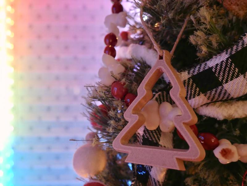 Simple Christmas tree ornament