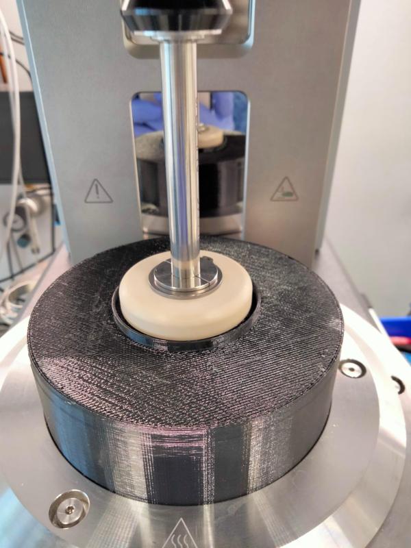 Hood with solvent trap for Rheometer