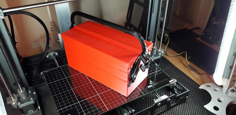 Cantilever tool box.