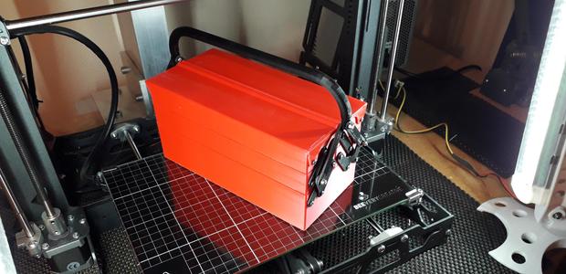 Cantilever tool box.