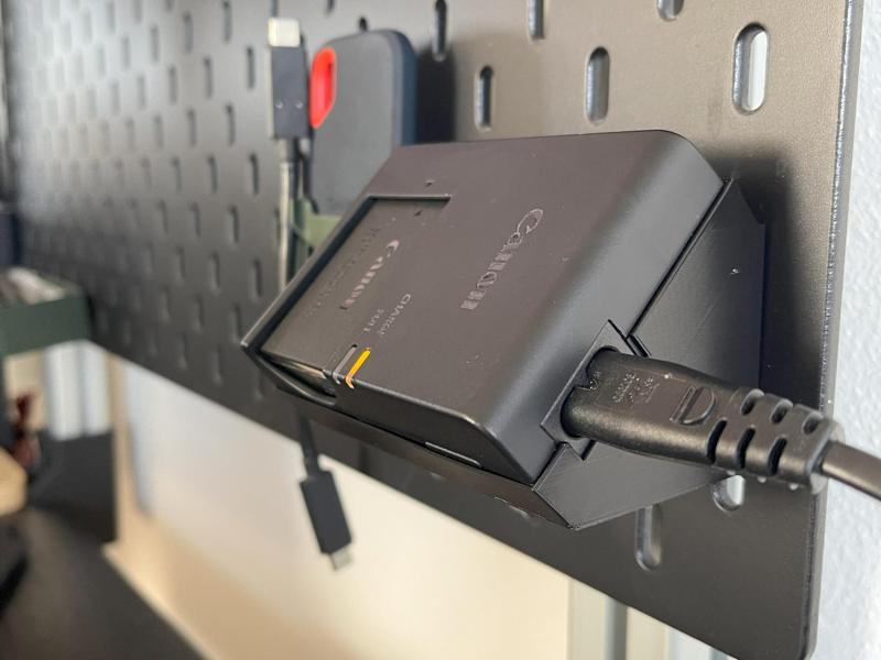 Skadis holder for Canon LC-E17 charger