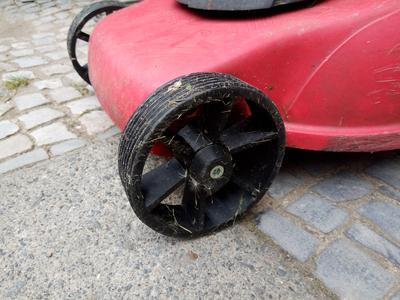 160 mm and 140 mm garden mower wheel