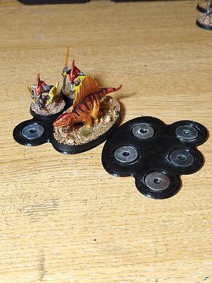 Salamander movement trays