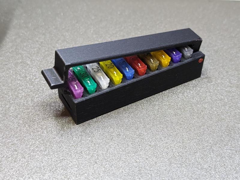 Blade Fuse Holder with snap lid