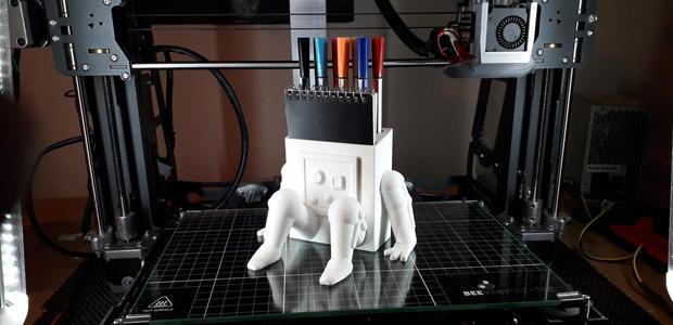 Pen and pad holder robot.