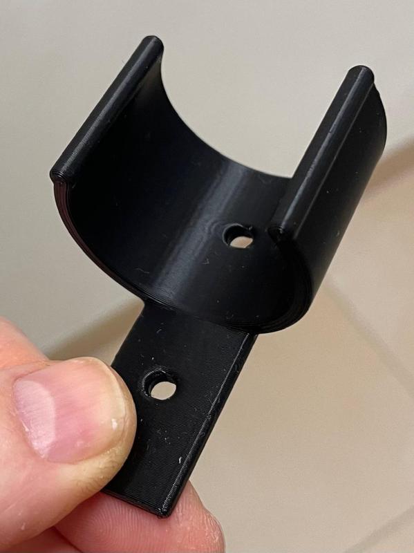 Vacuum cleaner wand holder with 16,4 mm radius