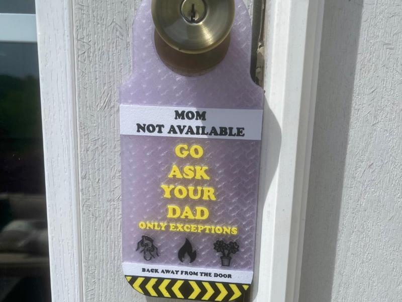 Moms' door hanger 