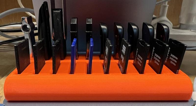 Simple  USB Drive + SD Card Holder