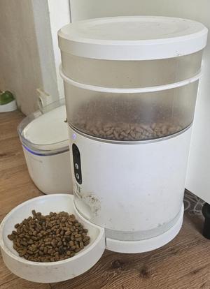 TESLA Smart Pet Feeder (+- Camera) wall mount  