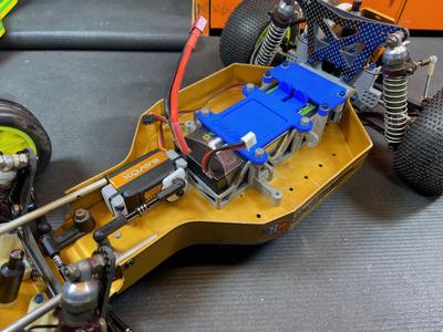 RC10 Goldpan Battery Retainer