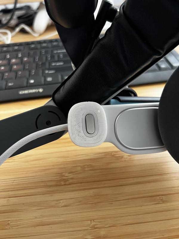 Pad for Apple Vision Pro headset connector