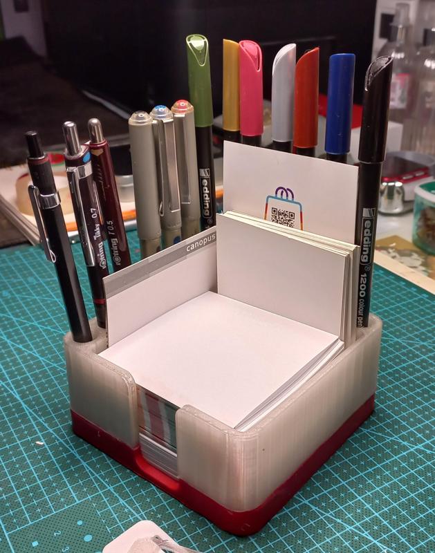 Desktop note paper and pen organizer