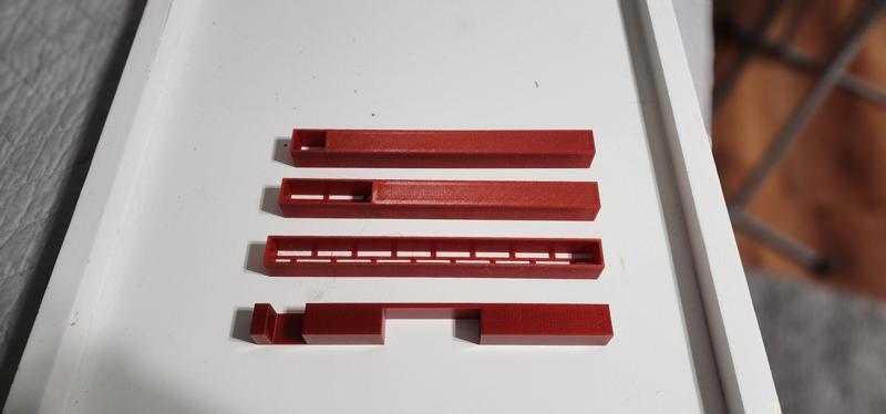 Nucleus bee hive queen excluder and entrance reducer