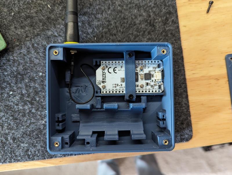 Heltec V2 and V3 Meshtastic Lora case: Fix for heat set inserts