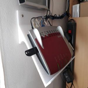Wandkonsole für Fritz!Box 7490 ohne und mit Beschriftung
