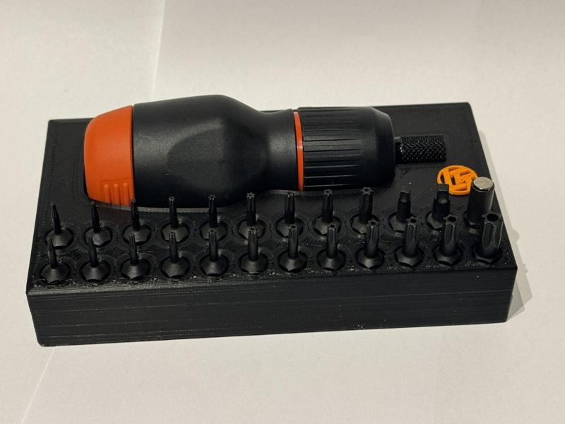 LTT Stubby Screwdriver + Bitholder for 24 bits (now Gridfinity compatible)