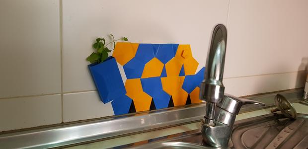 Back splash for kitchen sink