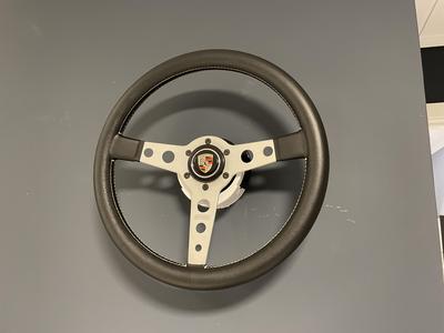 BG Quick release steering wheel wall holder