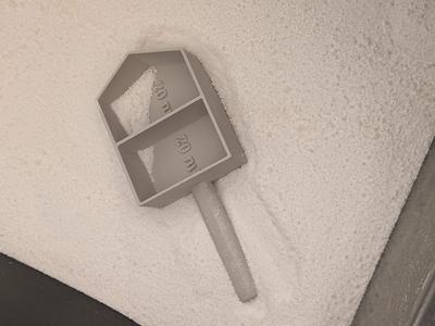 Detergent scoop with options for 20 plus 20 mL