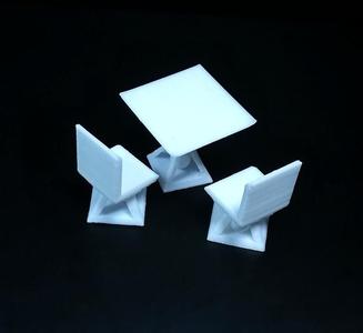 jogo de mesa e cadeiras em formas básicas