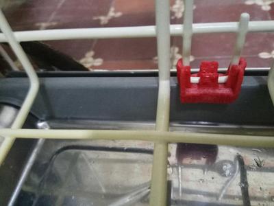 Diswasher lower shelf guide