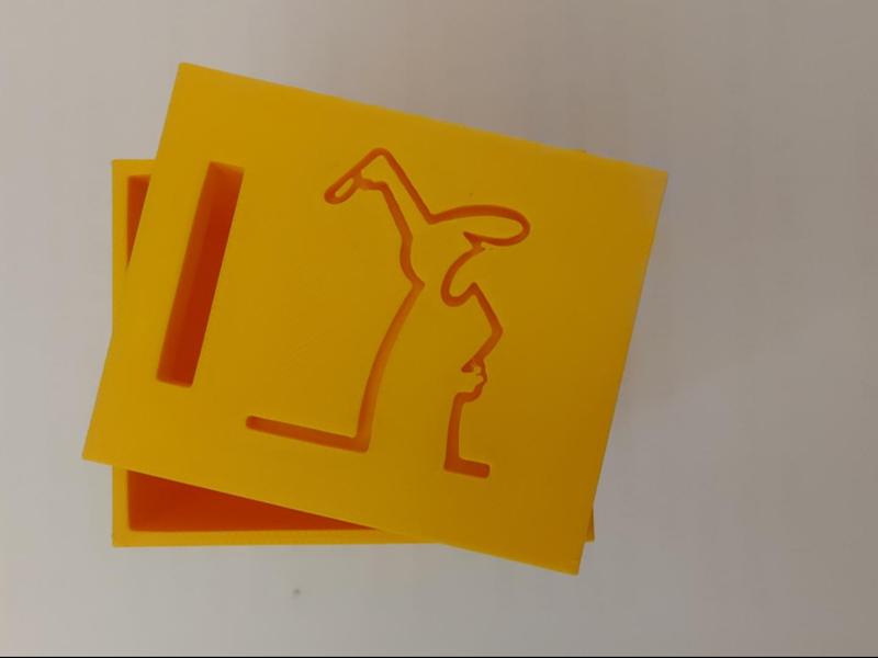 The line piggy bank or money box (la linea)