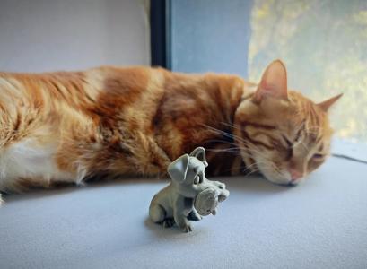 Giant Schnauzer Sitting Figurine