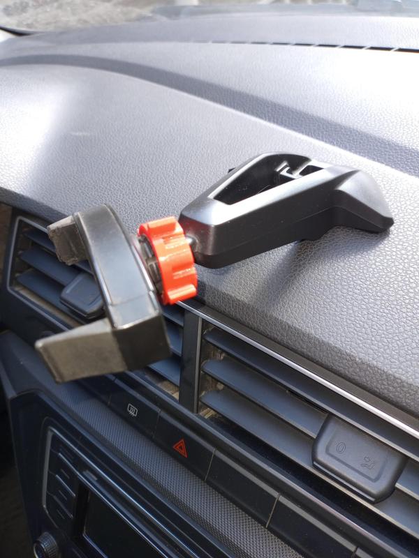 Cell phone holder nut vw gol trend