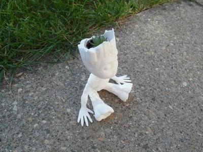 Self watering baby groot planter (customizable)