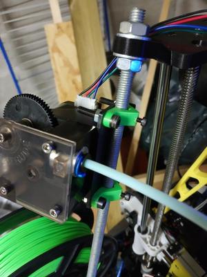 Titan extruder bowden mount on 8mm (threaded) rod