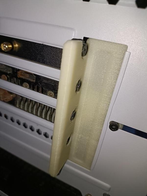 Montech 100 Air PCI-E cover lock