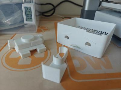 Miniature Robot-Shaped Poop Basket 1.0
