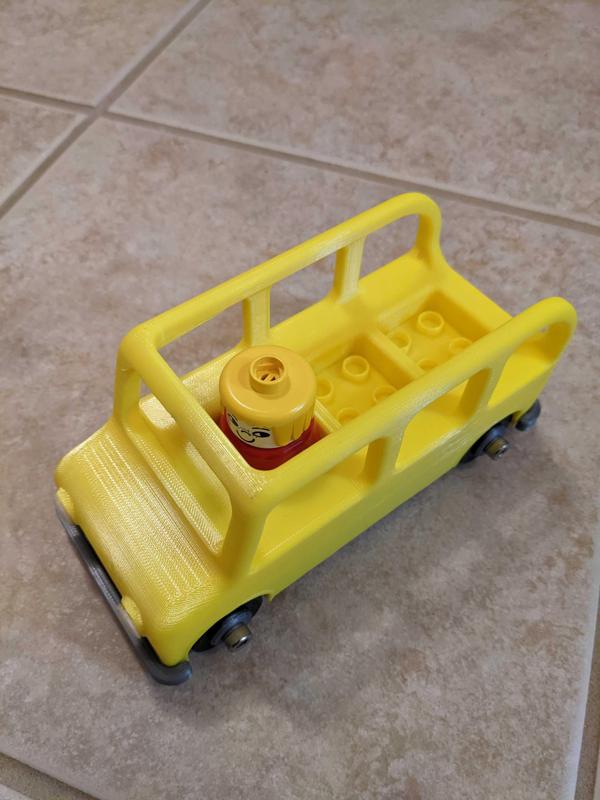 Duplo bus with connectors in seats