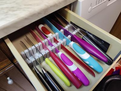 In-drawer knife holders - different sizes