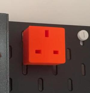 Skadis UK Plug Holder