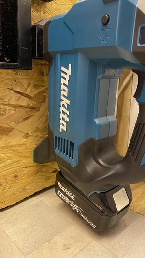 Makita DMP181 Wall Mount