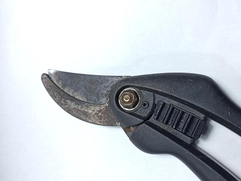 Replacement clasp for Fiskars bypass pruner (náhradní zámek pro zahradní nůžky Fiskars)