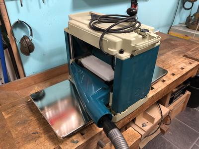 Compact vacuum adapter to Makita planer