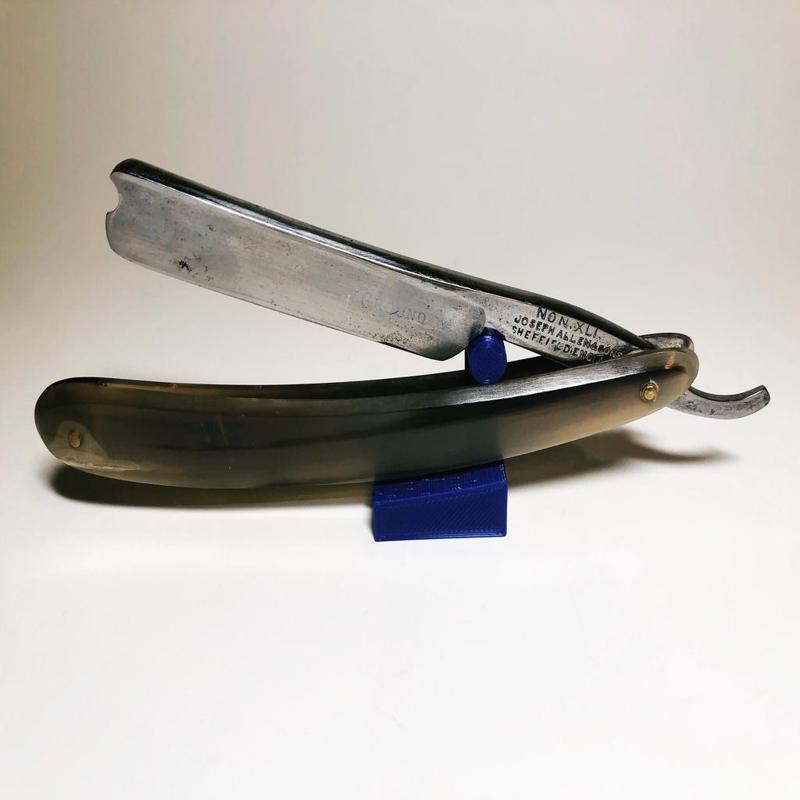 Straight Razor Display Stand v2