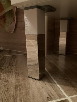 Wash-basin cabinet leg extender