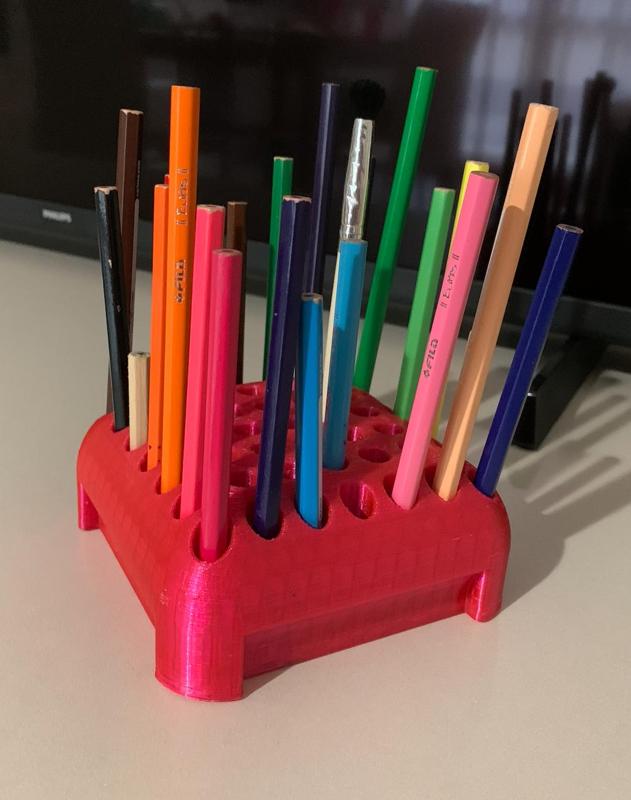 Bring pens and paints - pen holder