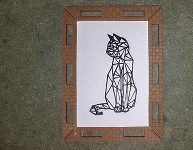 Picture frame (11x15.9x1cm) with integrated nuts