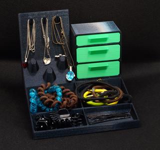 Jewelry and accessories organizer